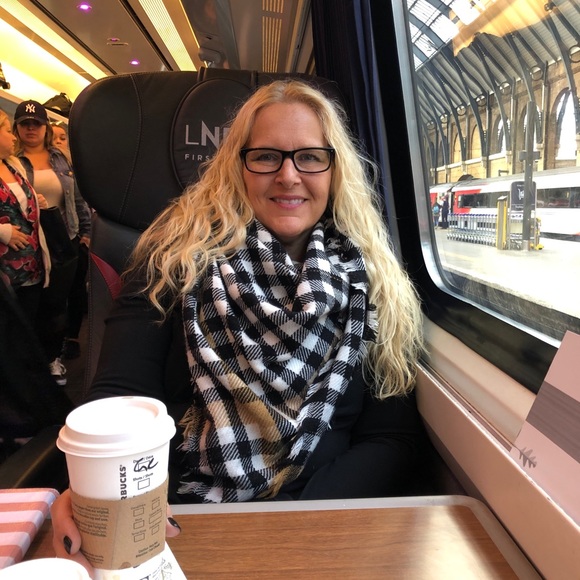 Meet your Posher, Kathy - Picture 2 of 4